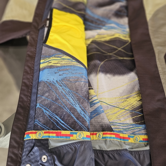 VOLCOM Nimbus Snowboarding/Ski Jacket - Picture 2 of 7